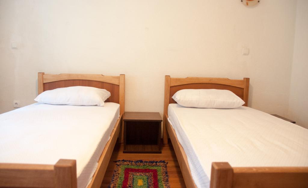 Aste Guesthouse Tropoje 객실 사진