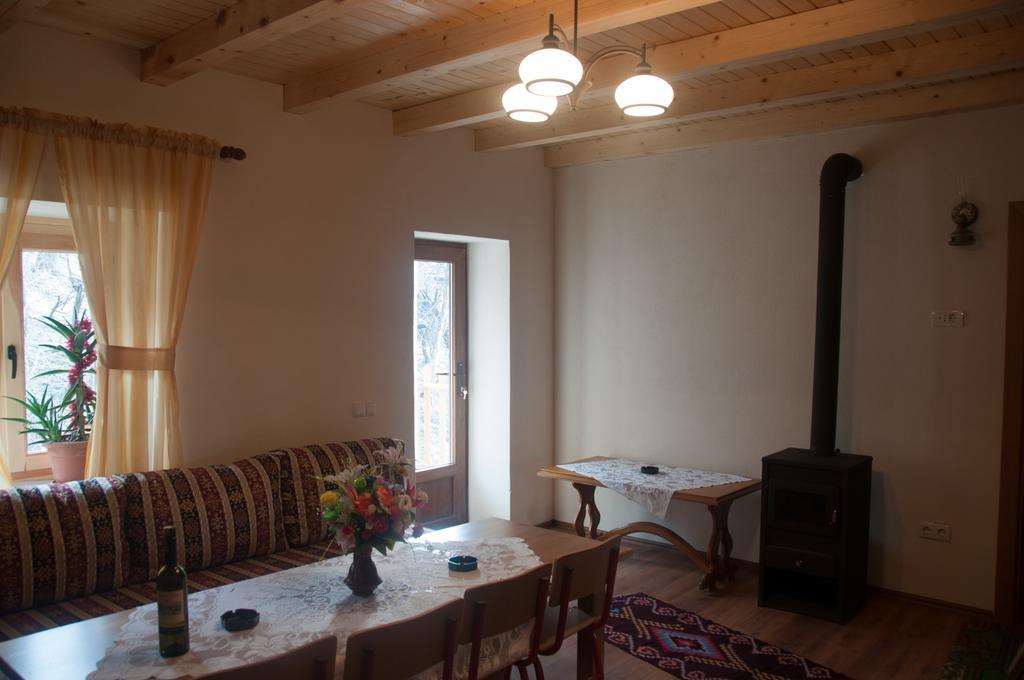 Aste Guesthouse Tropoje 외부 사진
