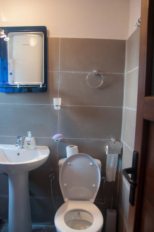 Aste Guesthouse Tropoje 객실 사진