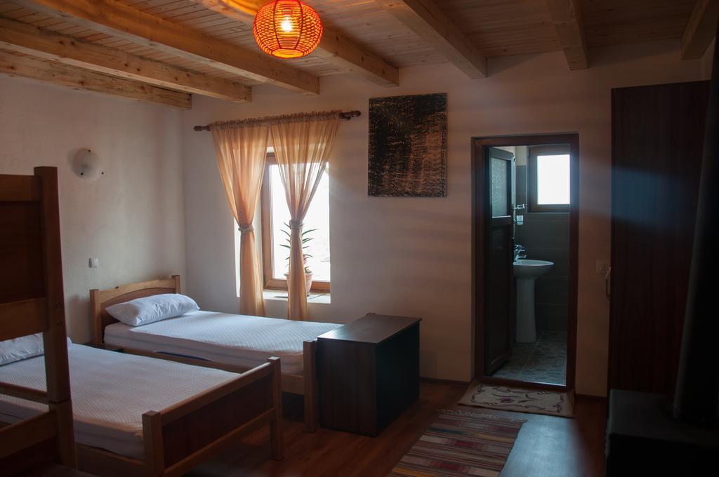 Aste Guesthouse Tropoje 객실 사진